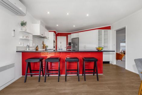 Photo of property in 6 Mariners Way, Whitby, Porirua, 5024