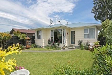 Photo of property in 4 Acacia Street, Kelvin Grove, Palmerston North, 4414