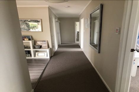 Photo of property in 61 Luton Avenue, Sunnyhills, Auckland, 2010
