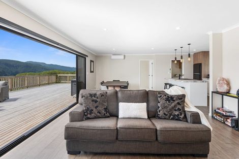 Photo of property in 1 Ribbonwood Lane, Kinloch, Taupo, 3377