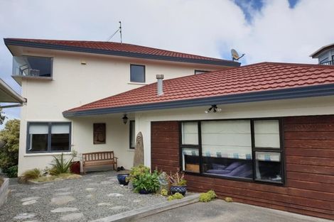 Photo of property in 8 Bury Grove, Strathmore Park, Wellington, 6022