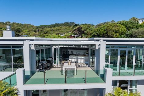 Photo of property in 32 Roys Road, Plimmerton, Porirua, 5026