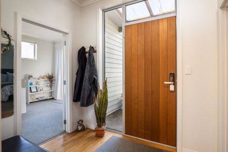 Photo of property in 8 Autere Street, Strandon, New Plymouth, 4312