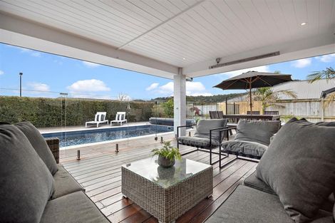 Photo of property in 24 Sir Lincoln Drive, Kumeu, 0810