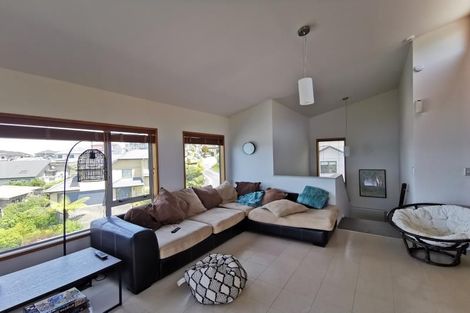 Photo of property in 41 Dress Circle, Newlands, Wellington, 6037