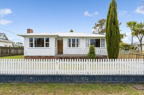 Photo of property in 41 St Leonards Road, Kelston, Auckland, 0602