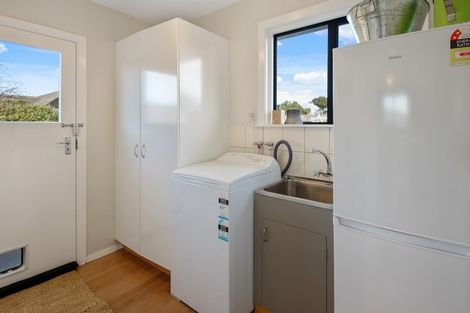 Photo of property in 32 Farquhars Road, Redwood, Christchurch, 8051