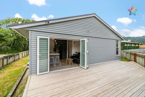 Photo of property in 14 Young Grove, Stokes Valley, Lower Hutt, 5019