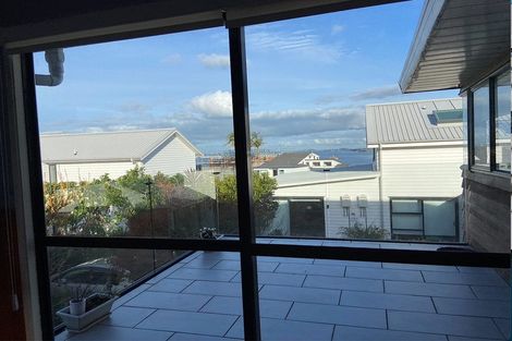 Photo of property in 1/10 Newburn Road, Waiake, Auckland, 0630