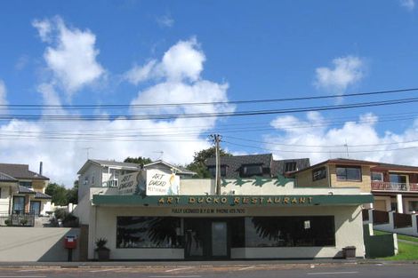 Photo of property in 1/942 Beach Road, Waiake, Auckland, 0630