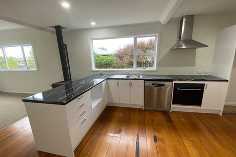 Photo of property in 98 Queens Road, Waikanae Beach, Waikanae, 5036
