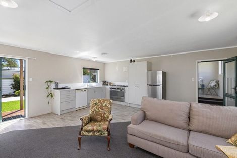 Photo of property in 11 Second Avenue, Glenbrook, Waiuku, 2681