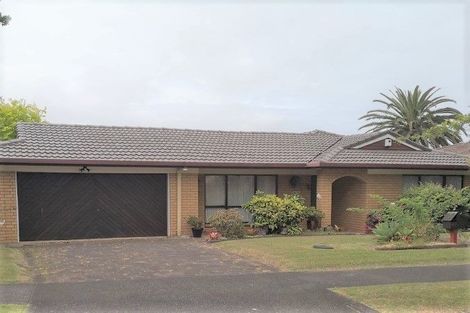 Photo of property in 47 Dalwhinnie Parade, Highland Park, Auckland, 2010