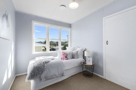 Photo of property in 1/28 Neal Avenue, Glenfield, Auckland, 0629