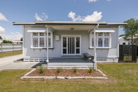 Photo of property in 2 Carey Street, Longburn, Palmerston North, 4412