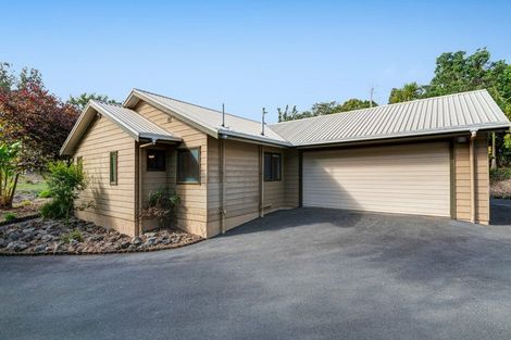 Photo of property in 1688 South Head Road, South Head, Helensville, 0874