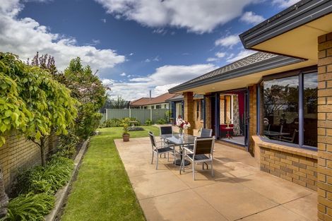 Photo of property in 2 Chelsea Drive, Taradale, Napier, 4112