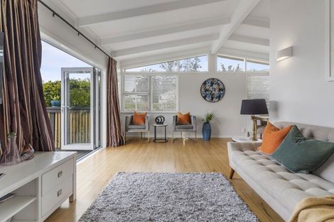 Photo of property in 22 Robbies Road, Shelly Park, Auckland, 2014