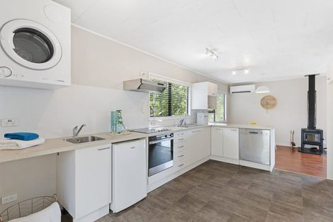 Photo of property in 9 Kupari Place, Totara Vale, Auckland, 0629