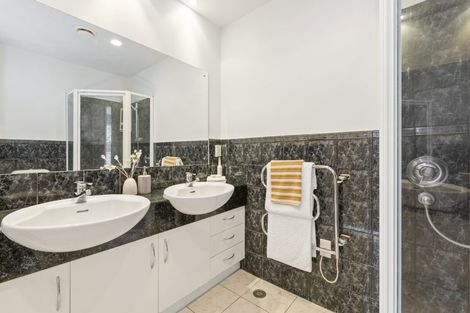 Photo of property in 4a/171 Hurstmere Road, Takapuna, Auckland, 0622