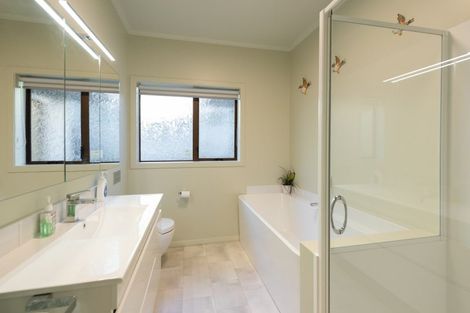 Photo of property in 22 Robieson Street, Roseneath, Wellington, 6011