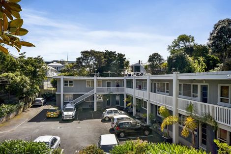 Photo of property in 33 Turakina Street, Merrilands, New Plymouth, 4312