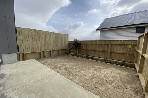 Photo of property in 4/62 Spenmoor Street, Newlands, Wellington, 6037