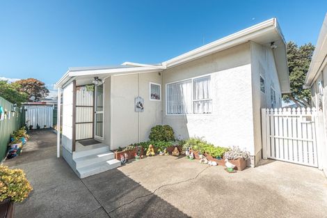 Photo of property in 27 Miro Street, Castlecliff, Whanganui, 4501