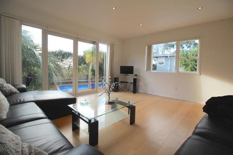 Photo of property in 1/16 Willis Street, Torbay, Auckland, 0630