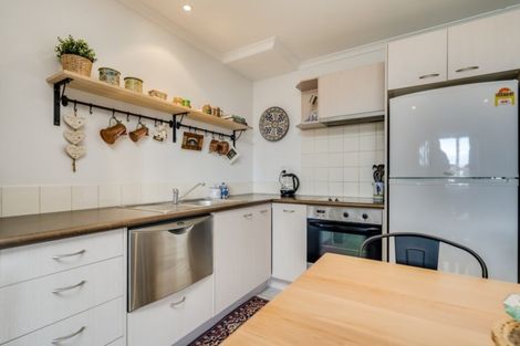 Photo of property in Paramount Apartments, 4/281 Maunganui Road, Mount Maunganui, 3116