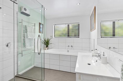 Photo of property in 72 Beacon Hill Road, Strathmore Park, Wellington, 6022