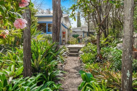 Photo of property in 32 Ferry Parade, Herald Island, Auckland, 0618