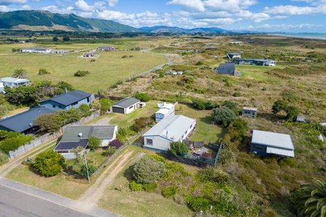 Photo of property in 17 Kitchener Street, Te Horo Beach, Otaki, 5581