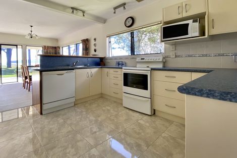 Photo of property in 9 Courtney Place, Pauanui, Hikuai, 3579