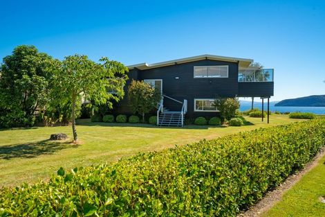 Photo of property in 10 Kinloch Road, Kinloch, Taupo, 3377