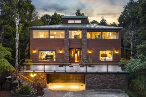 Photo of property in 32 Turanga Road, Henderson Valley, Auckland, 0612