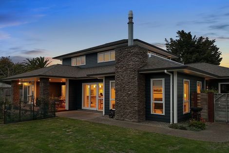 Photo of property in 2 Dixon Street, Carterton, 5713