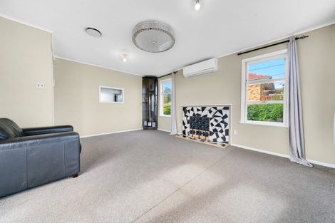 Photo of property in 52 Seymour Road, Sunnyvale, Auckland, 0612