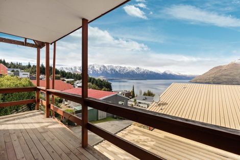 Photo of property in 60b Wynyard Crescent, Fernhill, Queenstown, 9300