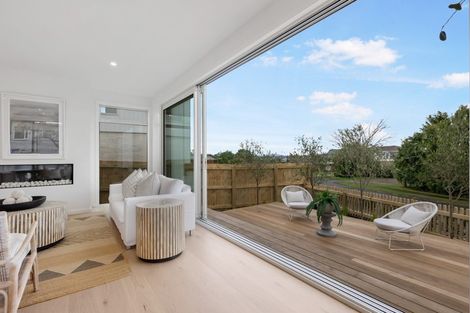 Photo of property in 1 Andrea Place, Sunnyhills, Auckland, 2010