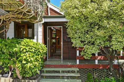 Photo of property in 21 Burns Road, Hospital Hill, Napier, 4110