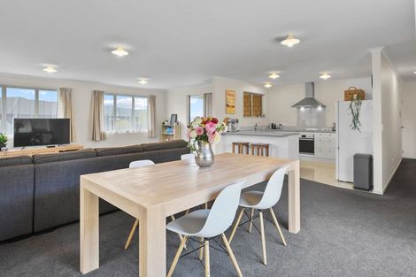 Photo of property in 14 Max Landing, Grandview Heights, Hamilton, 3200