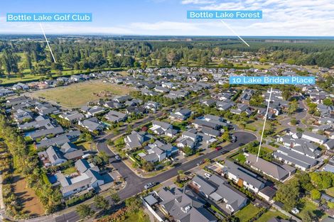 Photo of property in 10 Lakebridge Place, Parklands, Christchurch, 8083