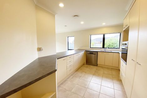 Photo of property in 33 Belcoo Crescent, East Tamaki, Auckland, 2013