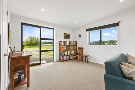 Photo of property in 34 Pourerere Road, Waipawa, 4271