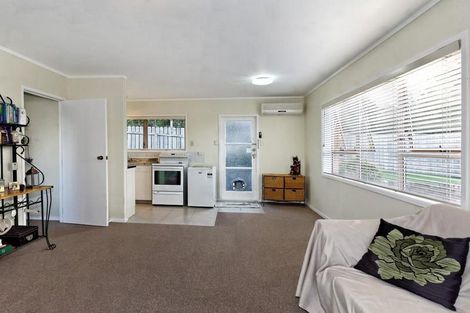 Photo of property in 3 Vinceroy Place, Green Bay, Auckland, 0604