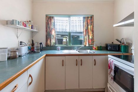 Photo of property in 15 Matthew Place, Kawaha Point, Rotorua, 3010