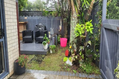 Photo of property in 38 Esther Place, Red Beach, 0932