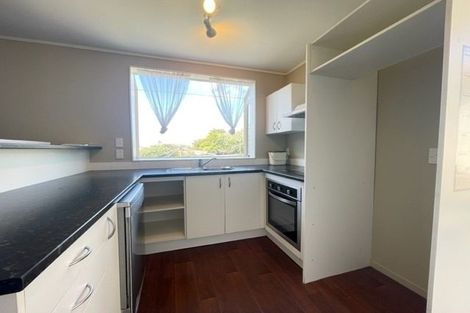 Photo of property in 25 Kelman Road, Kelston, Auckland, 0602