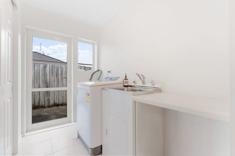 Photo of property in 44 Kath Hopper Drive, Orewa, 0931